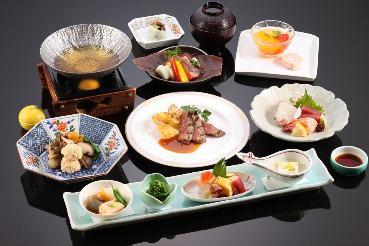 Suimeikan Gero Exterior foto A selection of Japanese cuisine