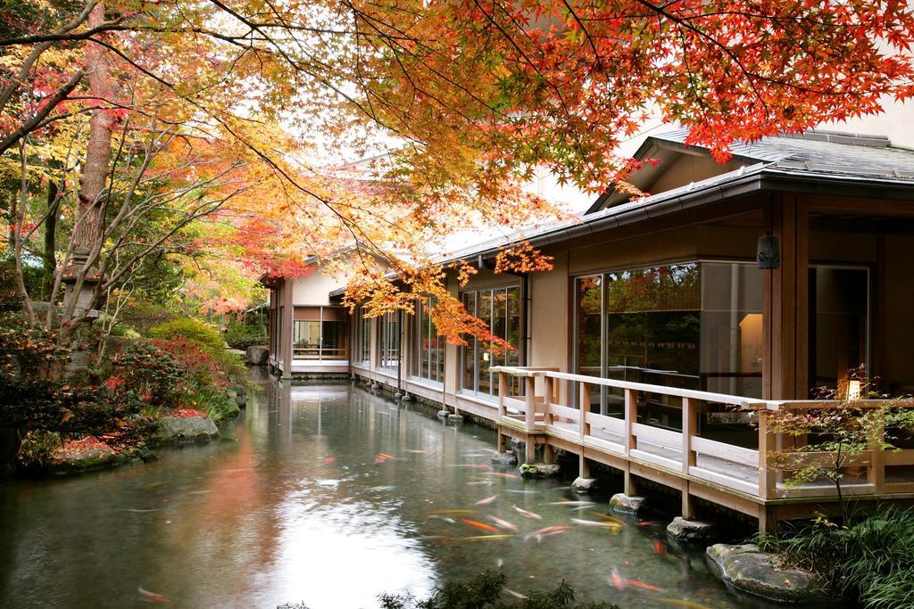 Suimeikan Gero Exterior foto A traditional Japanese onsen