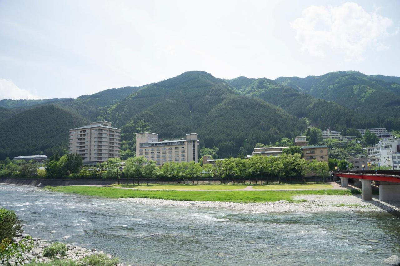 Suimeikan Gero Exterior foto View of the town
